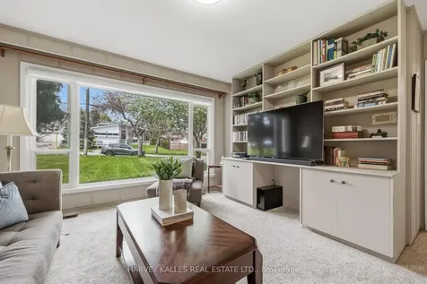 29 Warlock Crescent Toronto ON M2K 2H8