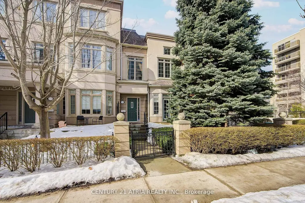 17 Barberry Place Toronto ON M2K 3E2