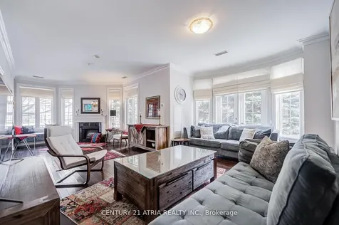17 Barberry Place Toronto ON M2K 3E2