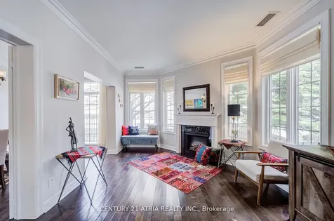 17 Barberry Place Toronto ON M2K 3E2
