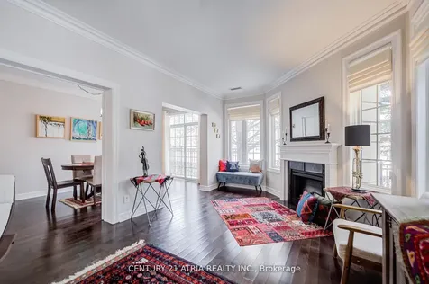 17 Barberry Place Toronto ON M2K 3E2