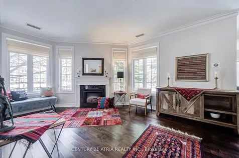 17 Barberry Place Toronto ON M2K 3E2