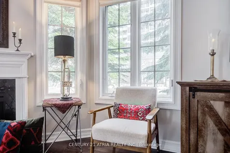 17 Barberry Place Toronto ON M2K 3E2