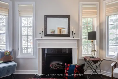 17 Barberry Place Toronto ON M2K 3E2