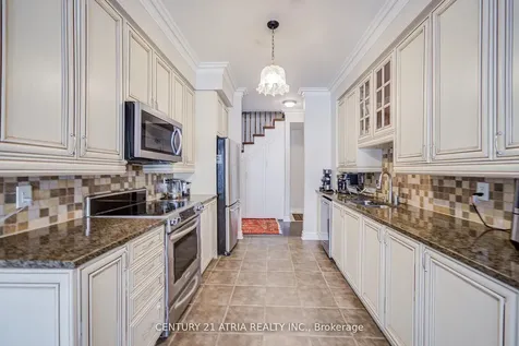 17 Barberry Place Toronto ON M2K 3E2