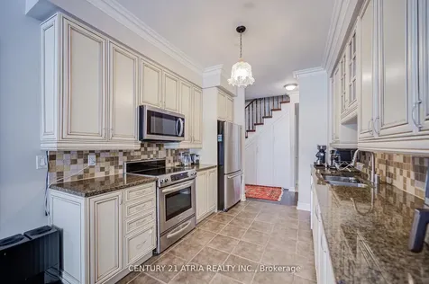17 Barberry Place Toronto ON M2K 3E2