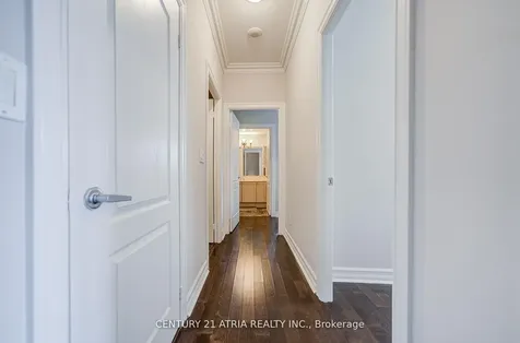 17 Barberry Place Toronto ON M2K 3E2