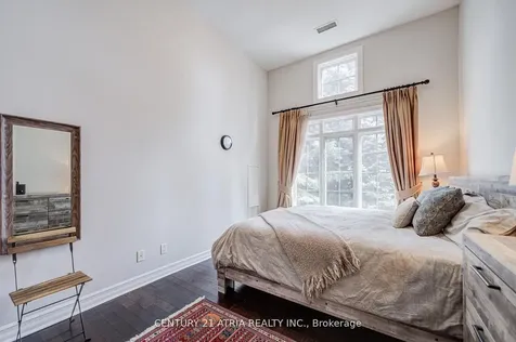 17 Barberry Place Toronto ON M2K 3E2