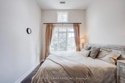 17 Barberry Place Toronto ON M2K 3E2