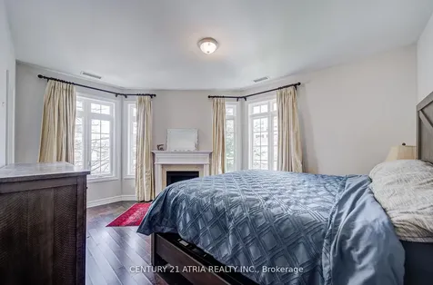 17 Barberry Place Toronto ON M2K 3E2