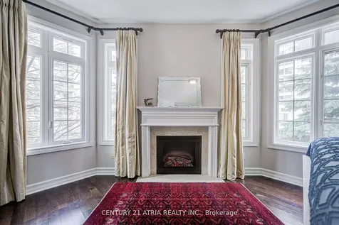 17 Barberry Place Toronto ON M2K 3E2