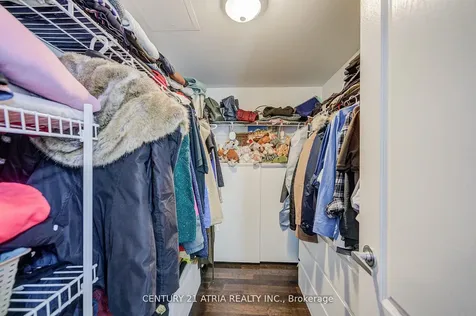 17 Barberry Place Toronto ON M2K 3E2
