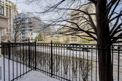 17 Barberry Place Toronto ON M2K 3E2