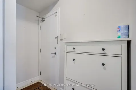17 Barberry Place Toronto ON M2K 3E2