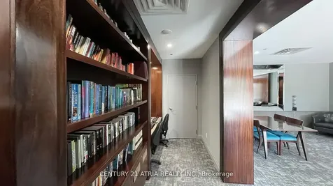 17 Barberry Place Toronto ON M2K 3E2