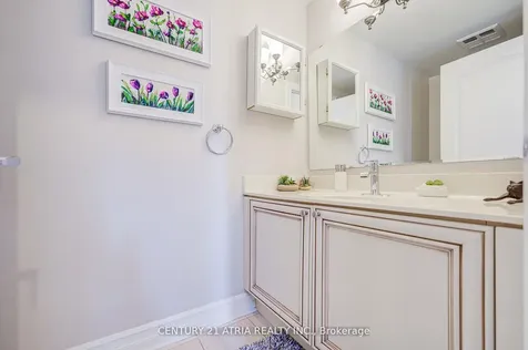 17 Barberry Place Toronto ON M2K 3E2