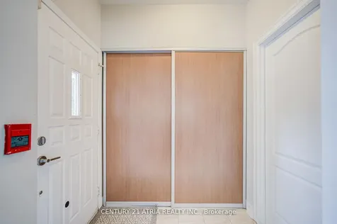 17 Barberry Place Toronto ON M2K 3E2