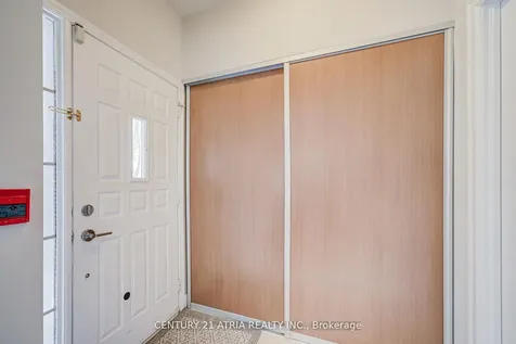 17 Barberry Place Toronto ON M2K 3E2
