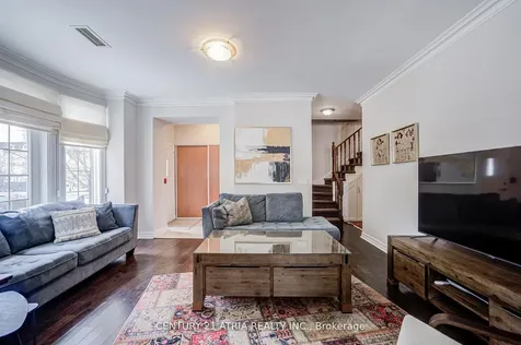 17 Barberry Place Toronto ON M2K 3E2