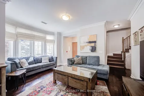 17 Barberry Place Toronto ON M2K 3E2