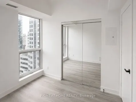 327 King Street Toronto ON M5V 0W7