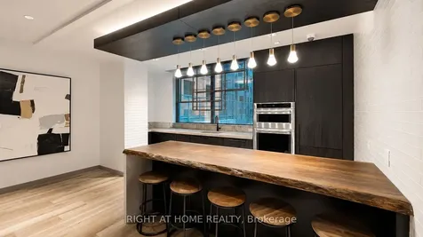 327 King Street Toronto ON M5V 0W7