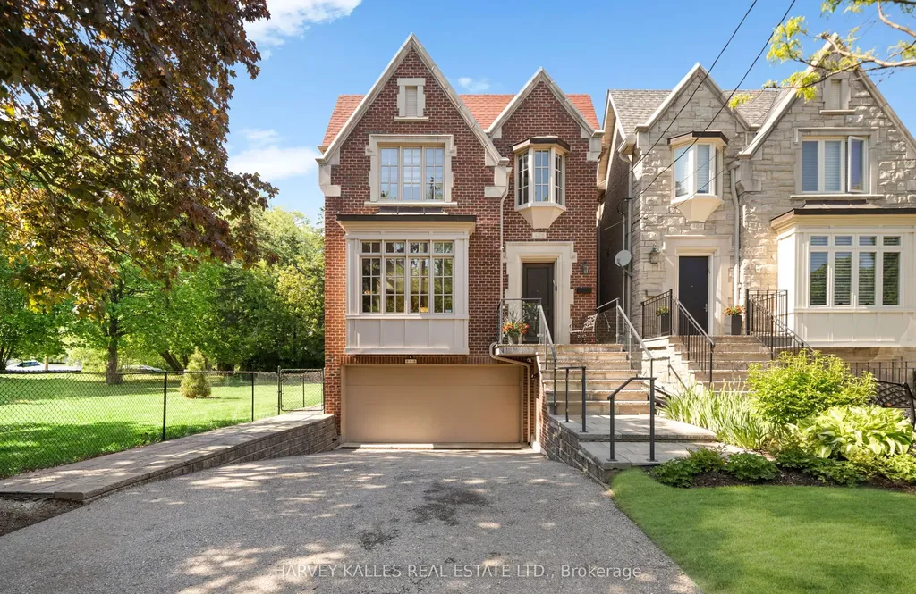 466 Glengarry Avenue Toronto ON M5M 1G1