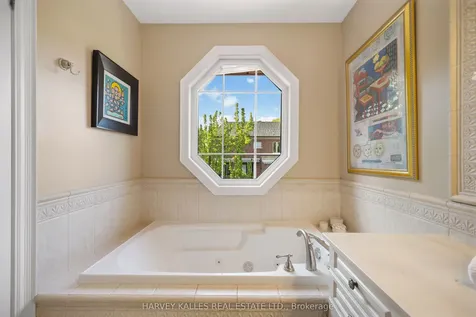 466 Glengarry Avenue Toronto ON M5M 1G1