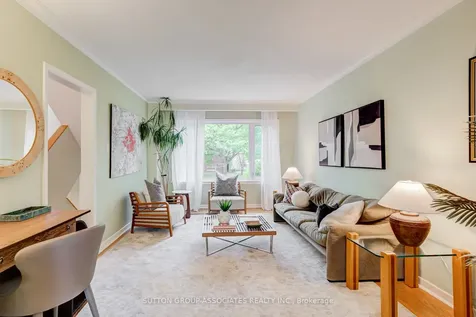 32A Vermont Avenue Toronto ON M6G 1X7