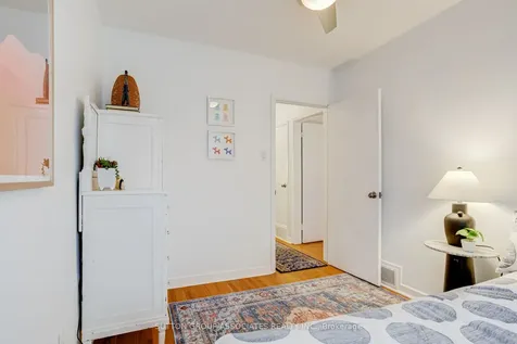 32A Vermont Avenue Toronto ON M6G 1X7