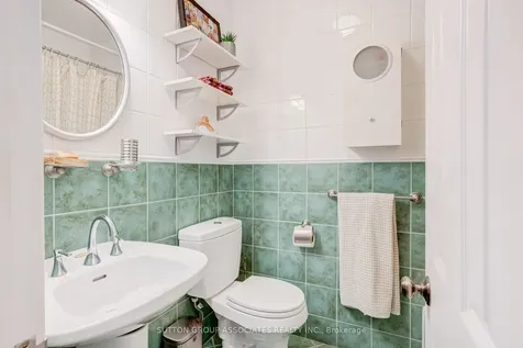 32A Vermont Avenue Toronto ON M6G 1X7