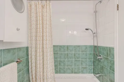 32A Vermont Avenue Toronto ON M6G 1X7