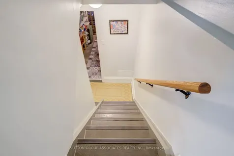 32A Vermont Avenue Toronto ON M6G 1X7