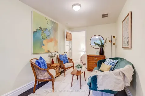 32A Vermont Avenue Toronto ON M6G 1X7