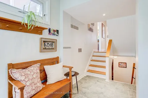 32A Vermont Avenue Toronto ON M6G 1X7