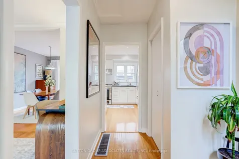 32A Vermont Avenue Toronto ON M6G 1X7