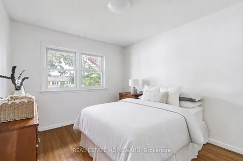 36 Hesketh Court Toronto ON M4A 1M6