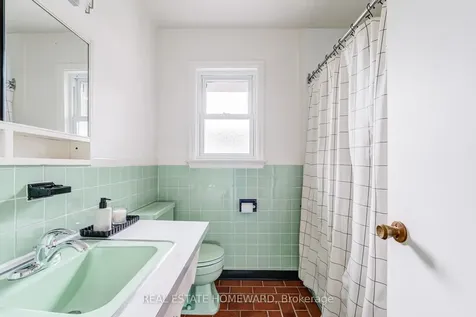 36 Hesketh Court Toronto ON M4A 1M6