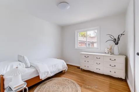 36 Hesketh Court Toronto ON M4A 1M6