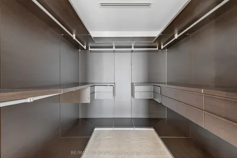 180 University Avenue Toronto ON M5H 0A2