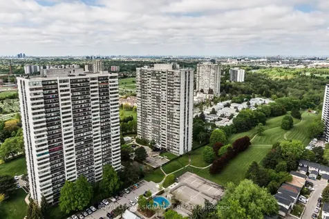 80 Antibes Drive Toronto ON M2R 3N5