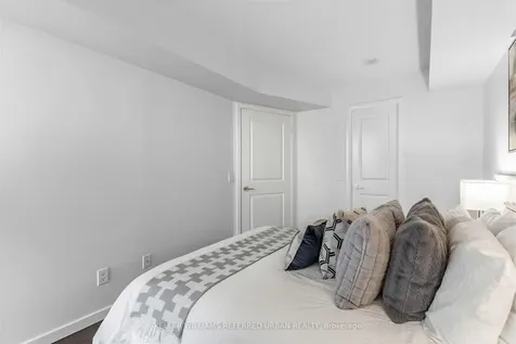 4968 Yonge Street Toronto ON M2N 7G9