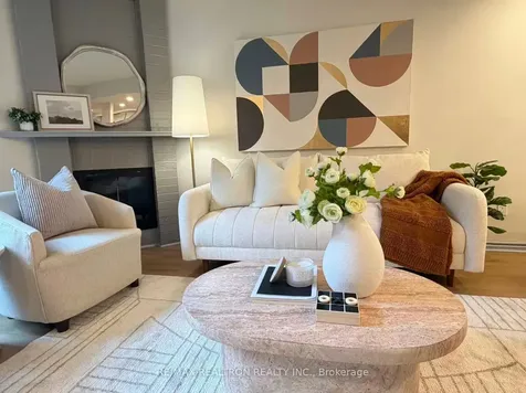 19 Dundonald Street Toronto ON M4Y 1K3
