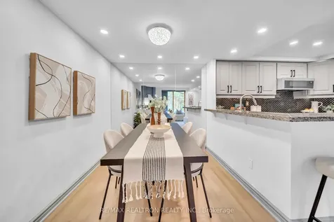 19 Dundonald Street Toronto ON M4Y 1K3