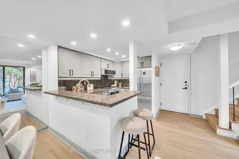 19 Dundonald Street Toronto ON M4Y 1K3
