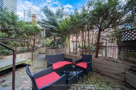 19 Dundonald Street Toronto ON M4Y 1K3