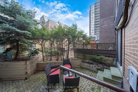 19 Dundonald Street Toronto ON M4Y 1K3