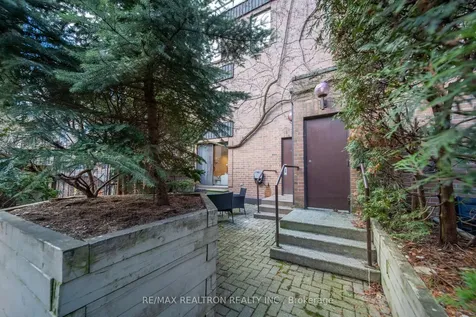 19 Dundonald Street Toronto ON M4Y 1K3