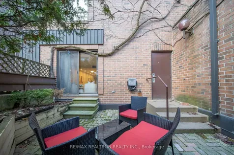 19 Dundonald Street Toronto ON M4Y 1K3