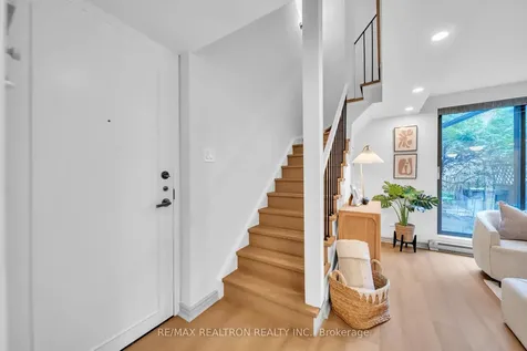 19 Dundonald Street Toronto ON M4Y 1K3